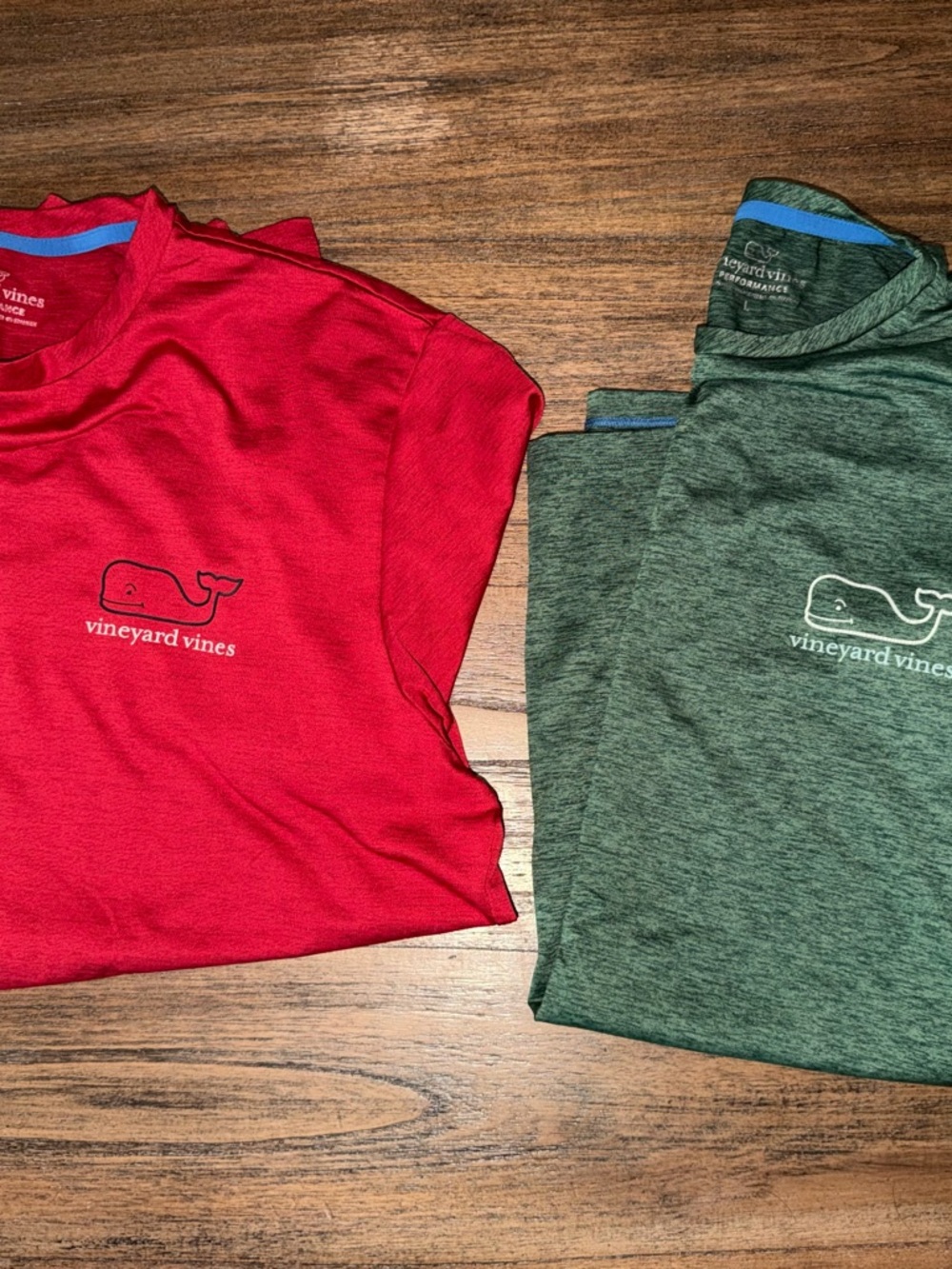vineyard vines men’s Performance Tees set- Red and Green